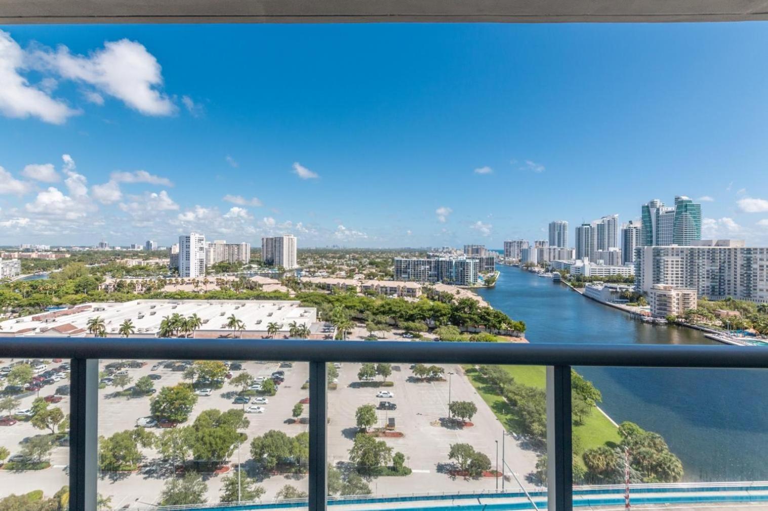 Modern One Bedroom Rental At Beach Walk Resort Miami 18Th Floor 哈兰代尔海滩 外观 照片