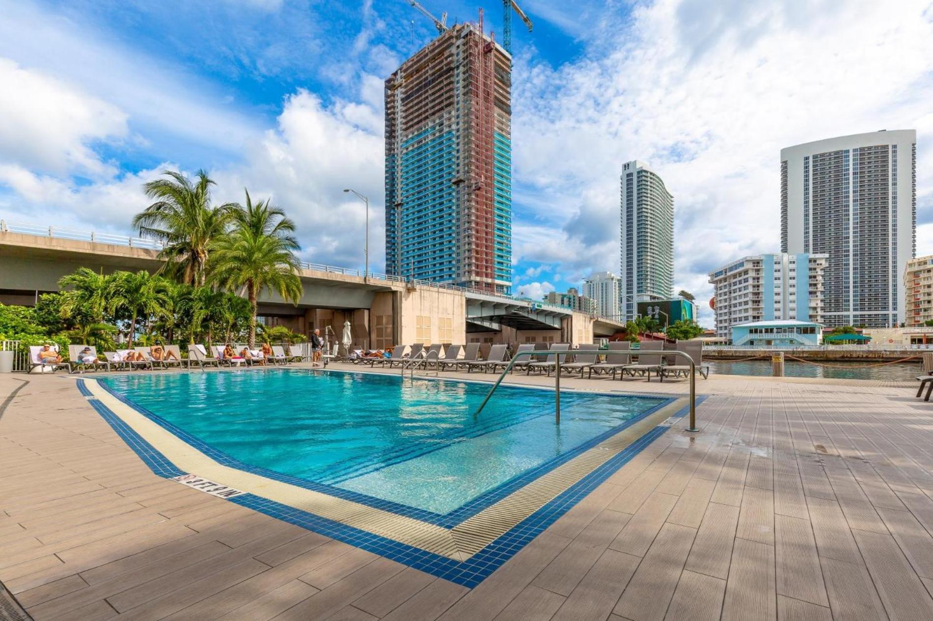 Modern One Bedroom Rental At Beach Walk Resort Miami 18Th Floor 哈兰代尔海滩 外观 照片