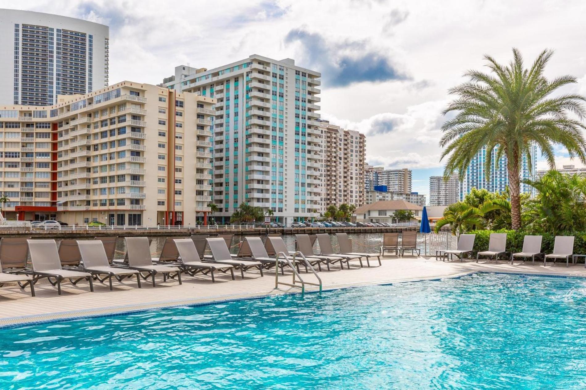 Modern One Bedroom Rental At Beach Walk Resort Miami 18Th Floor 哈兰代尔海滩 外观 照片